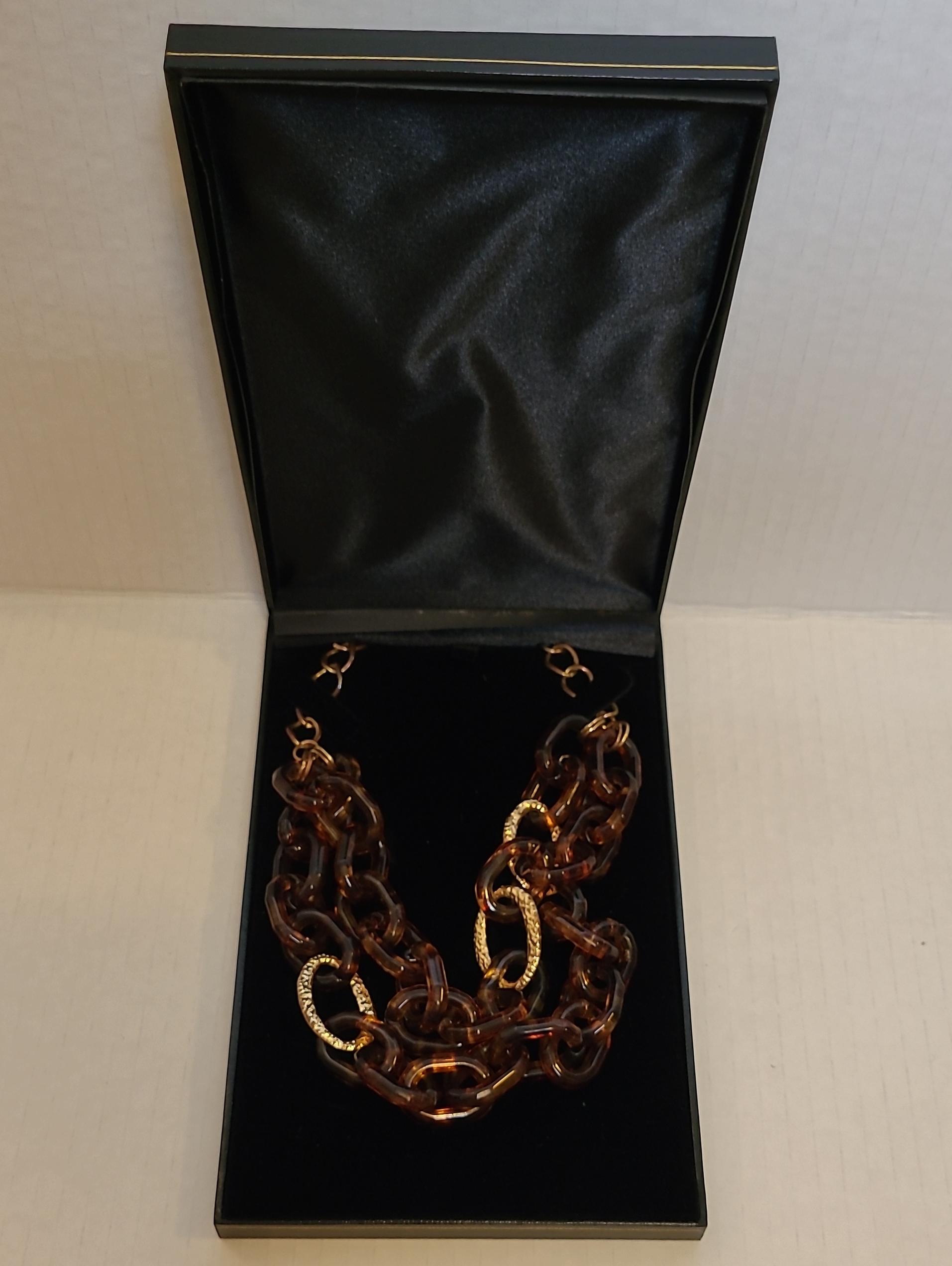 Vintage Brown Tortoiseshell And Gold Link Necklace - Women Jewelry